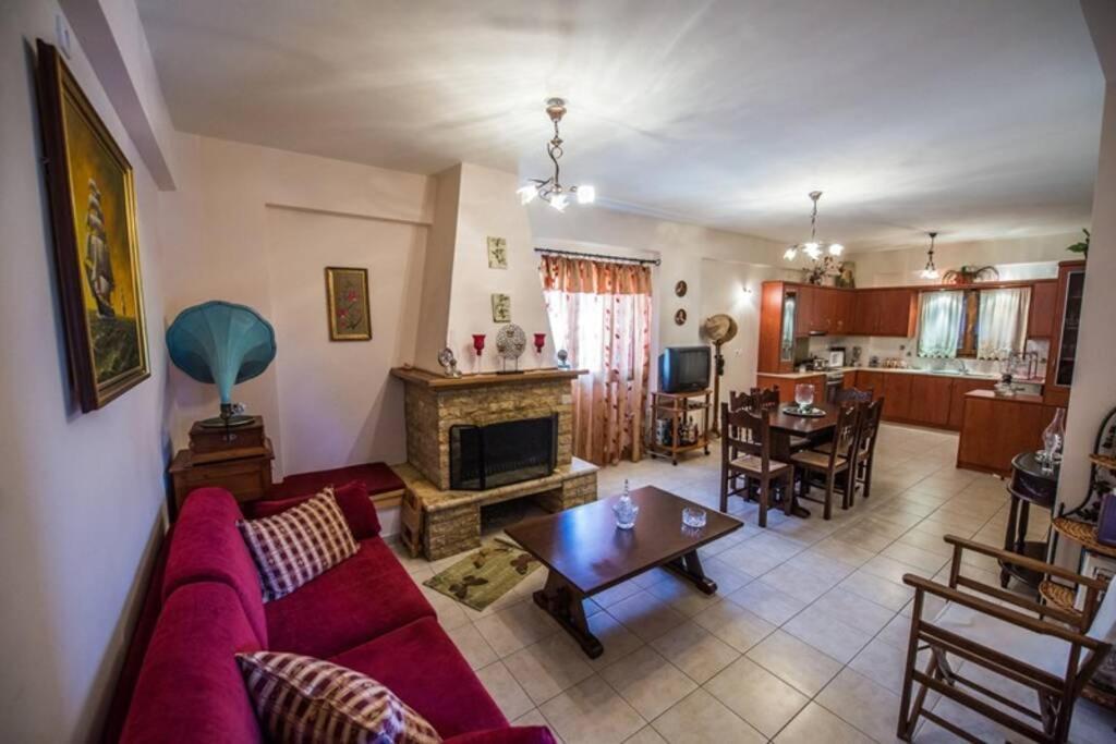Kelly'S Villa In Stoupa Neokhorion  Eksteriør bilde