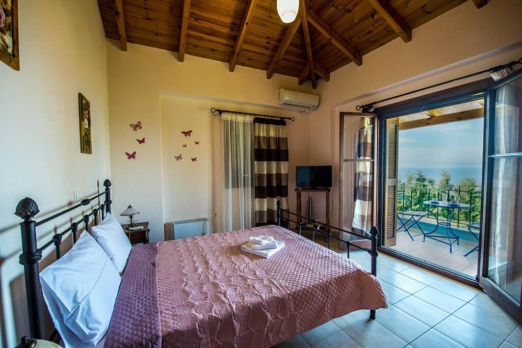 Kelly'S Villa In Stoupa Neokhorion  Eksteriør bilde