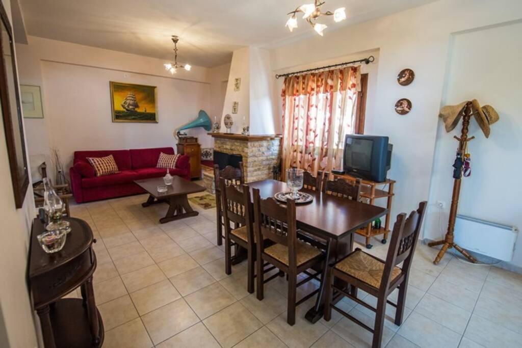 Kelly'S Villa In Stoupa Neokhorion  Eksteriør bilde